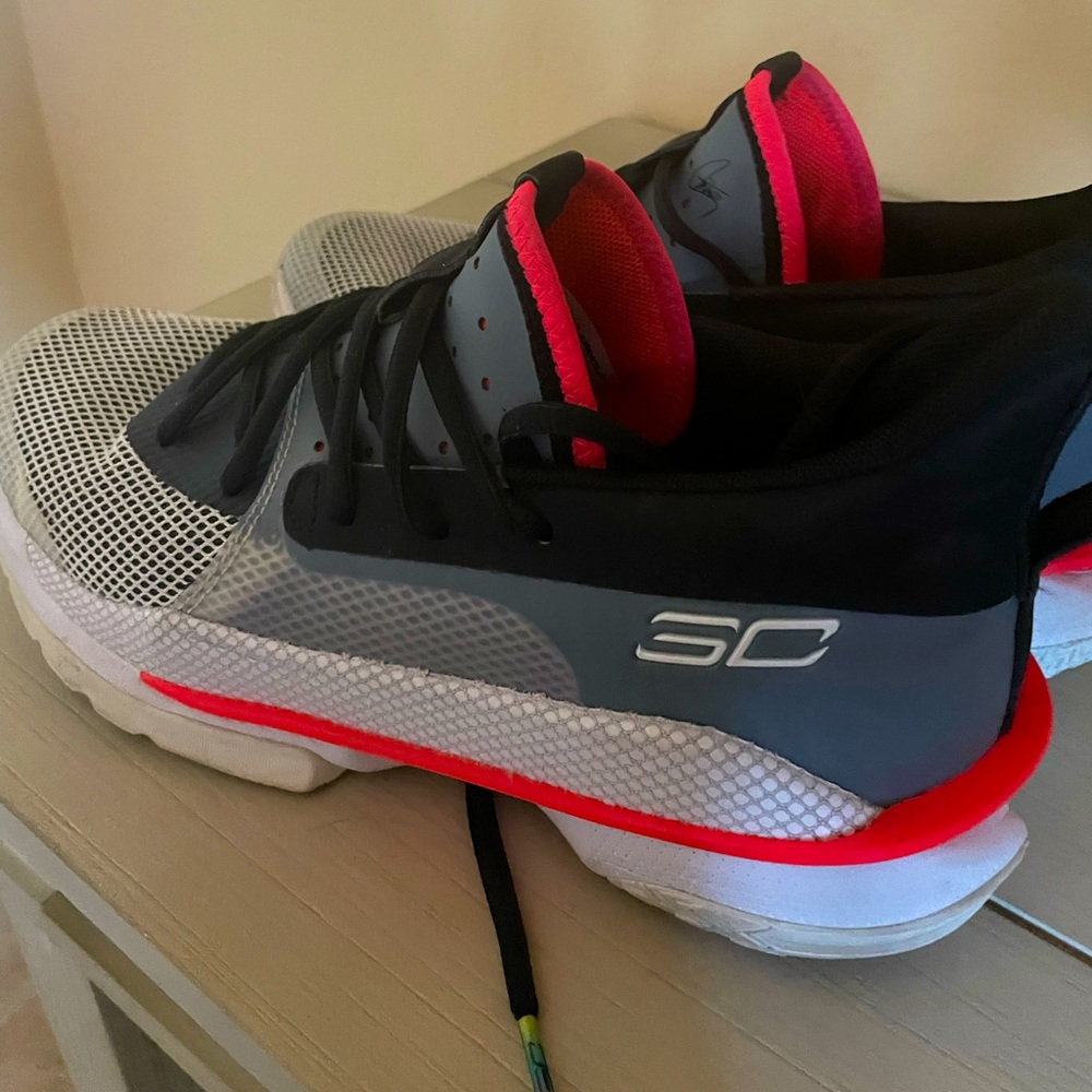 Under Armour Steph Curry basketball shoea